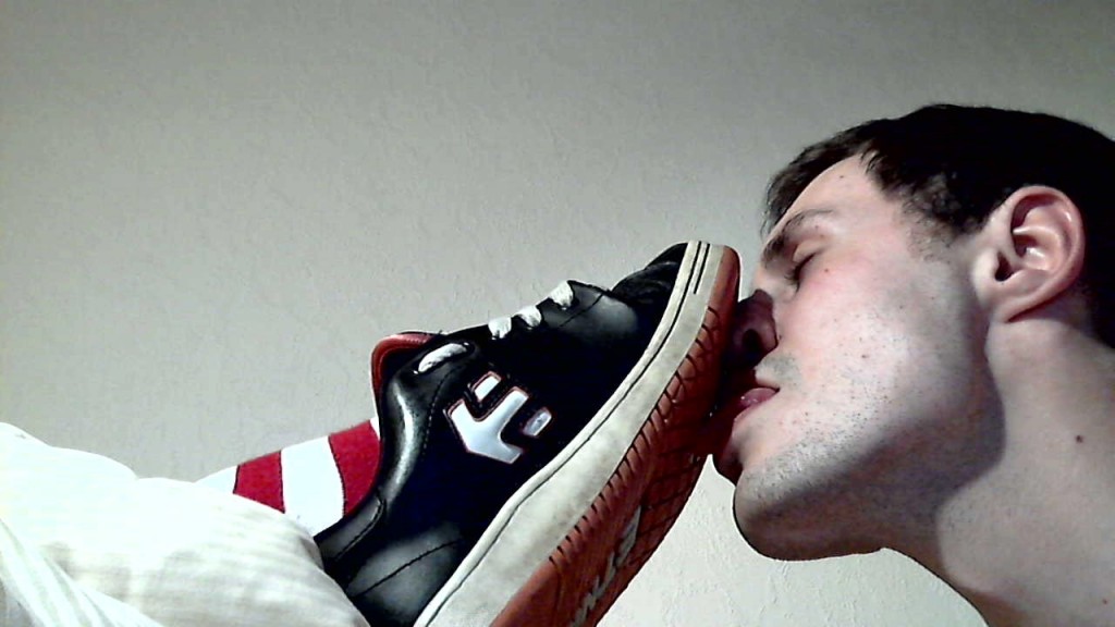 sneakers porn smell (15)
