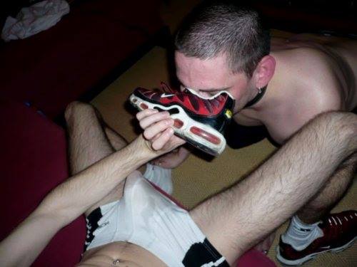 sneakers porn smell (4)