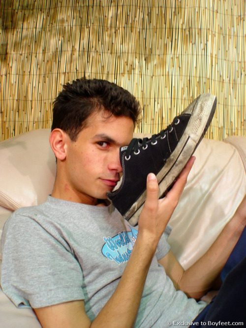 gay-sniffinf-sneakers (7)